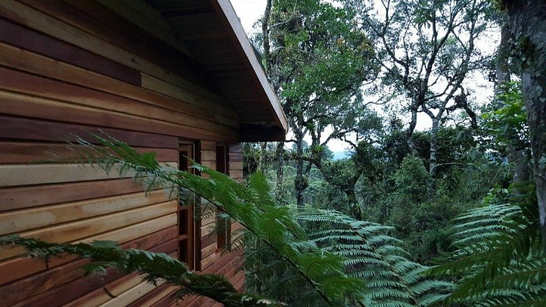 Chalé dos Tucanos- Glass wall with beautiful view