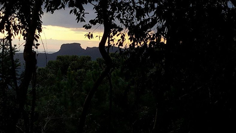 Chalé dos Tucanos- Muro de vidrio con hermosa vista